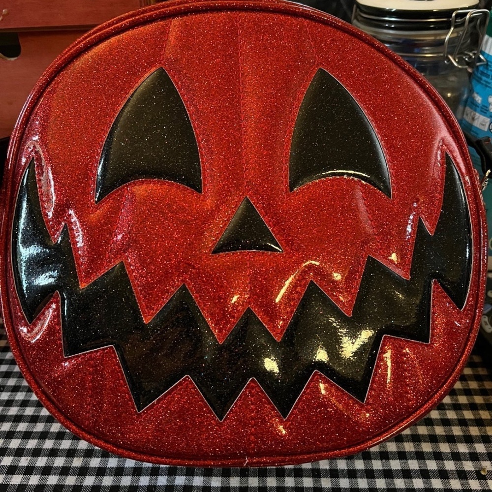 Love Pain and stitches pumpkin kult bag